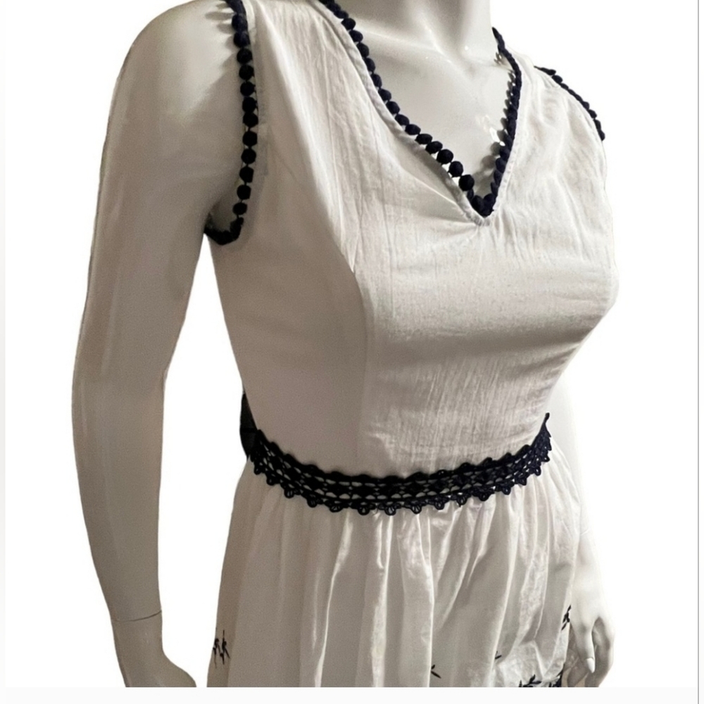 Altard State White/Blue Embroidered Fully Lined Cotton Dress. Small